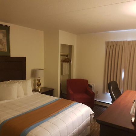 Ba Hotel Red Deer Exterior photo