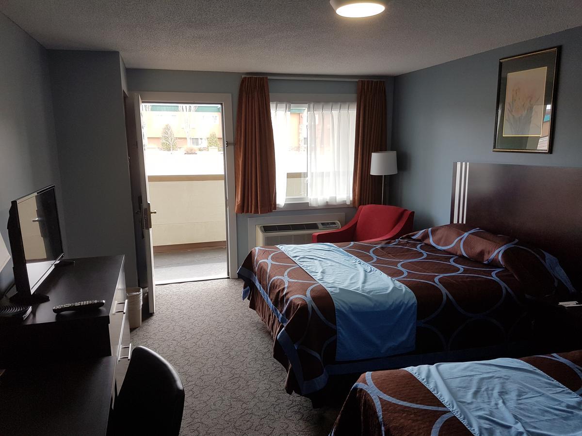 Ba Hotel Red Deer Exterior photo