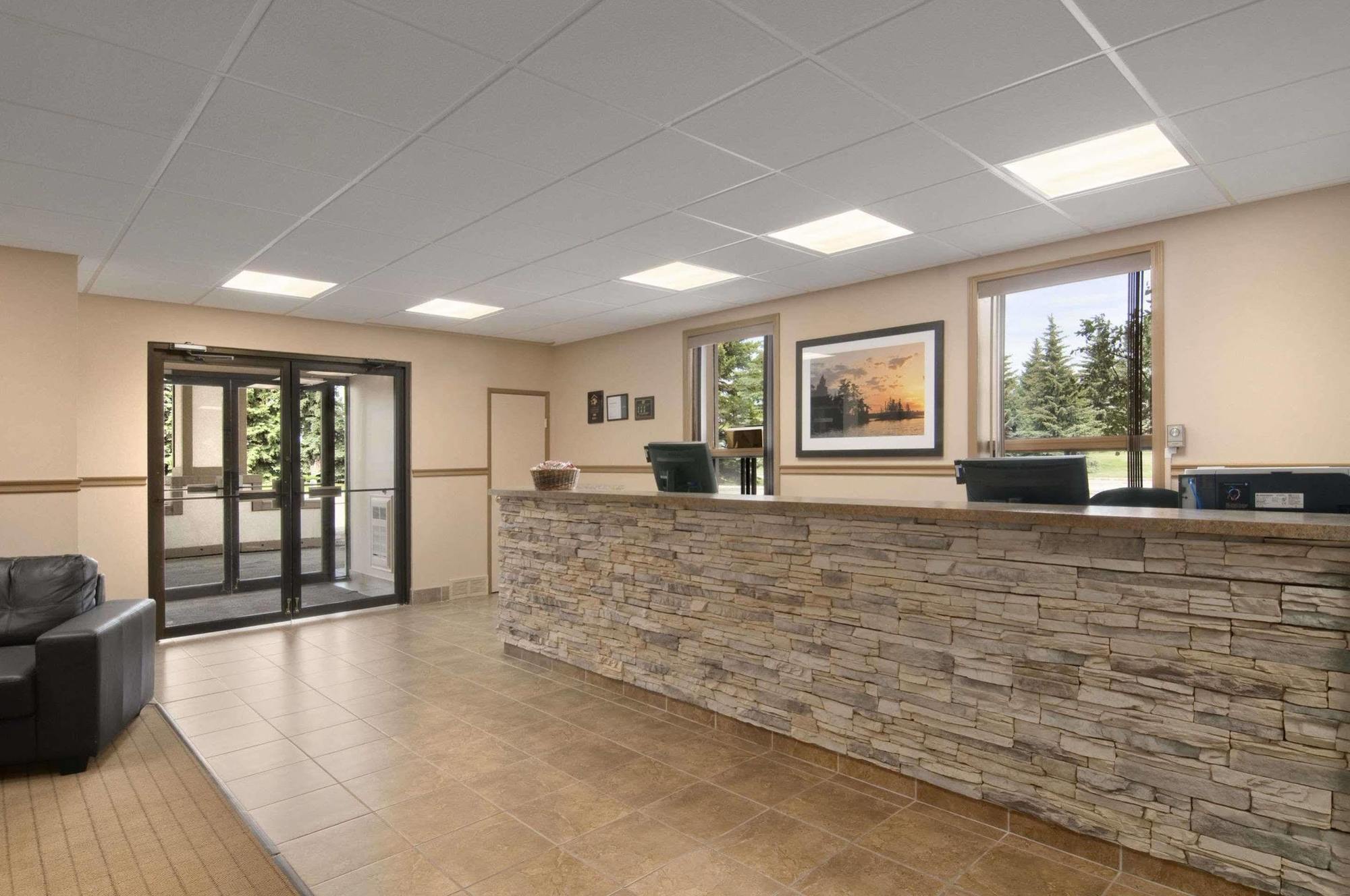 Ba Hotel Red Deer Exterior photo