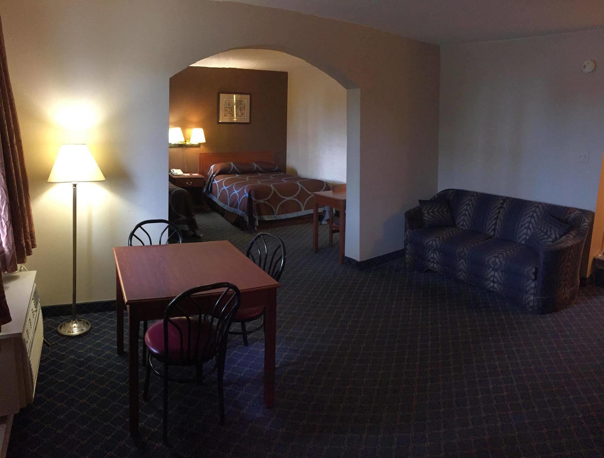 Ba Hotel Red Deer Exterior photo