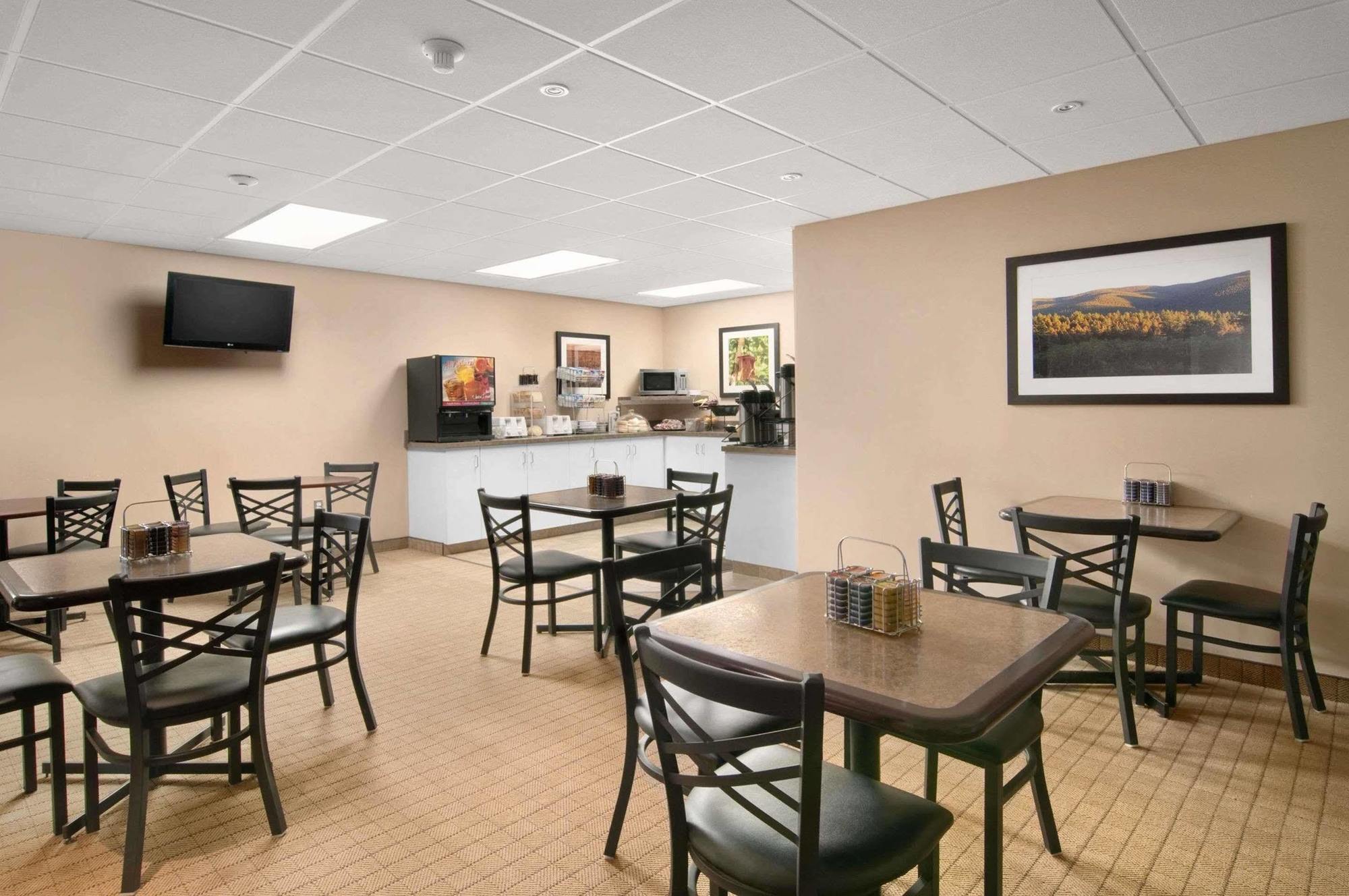 Ba Hotel Red Deer Exterior photo